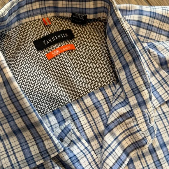 2 Van Heusen Travelers Short Sleeve Shirts Blue Plaid sz Large - Picture 5 of 8